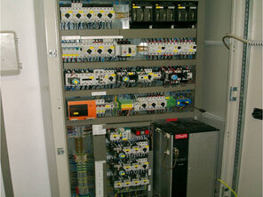 Industrie-Montage